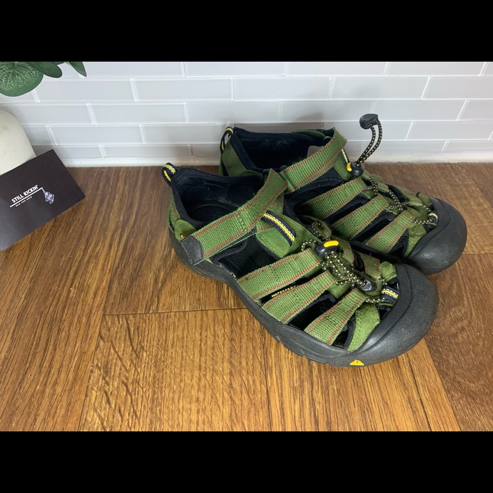 Keen Newport Dark Green Youth Size 3